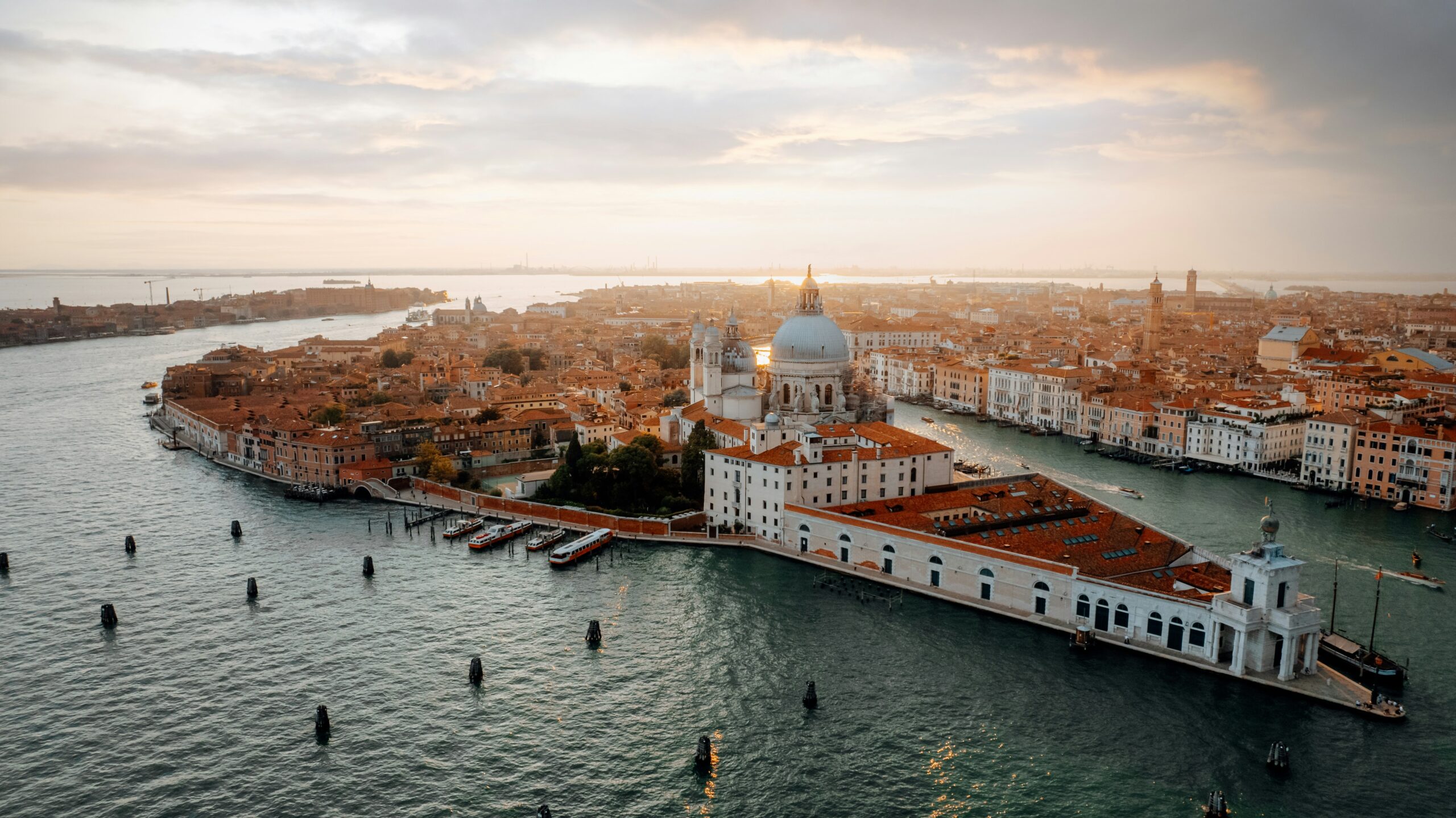 How to Beat the Crowds in Rome: The Ultimate 2026 First-Timer’s Guide