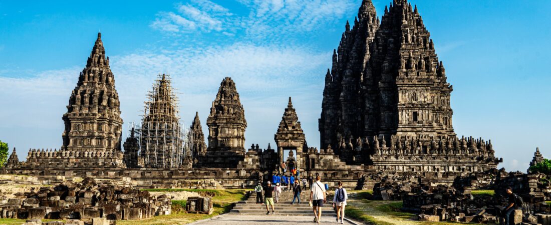 The Ultimate Bali Travel Itinerary: Sacred Temples, Waterfalls, and Beach Clubs