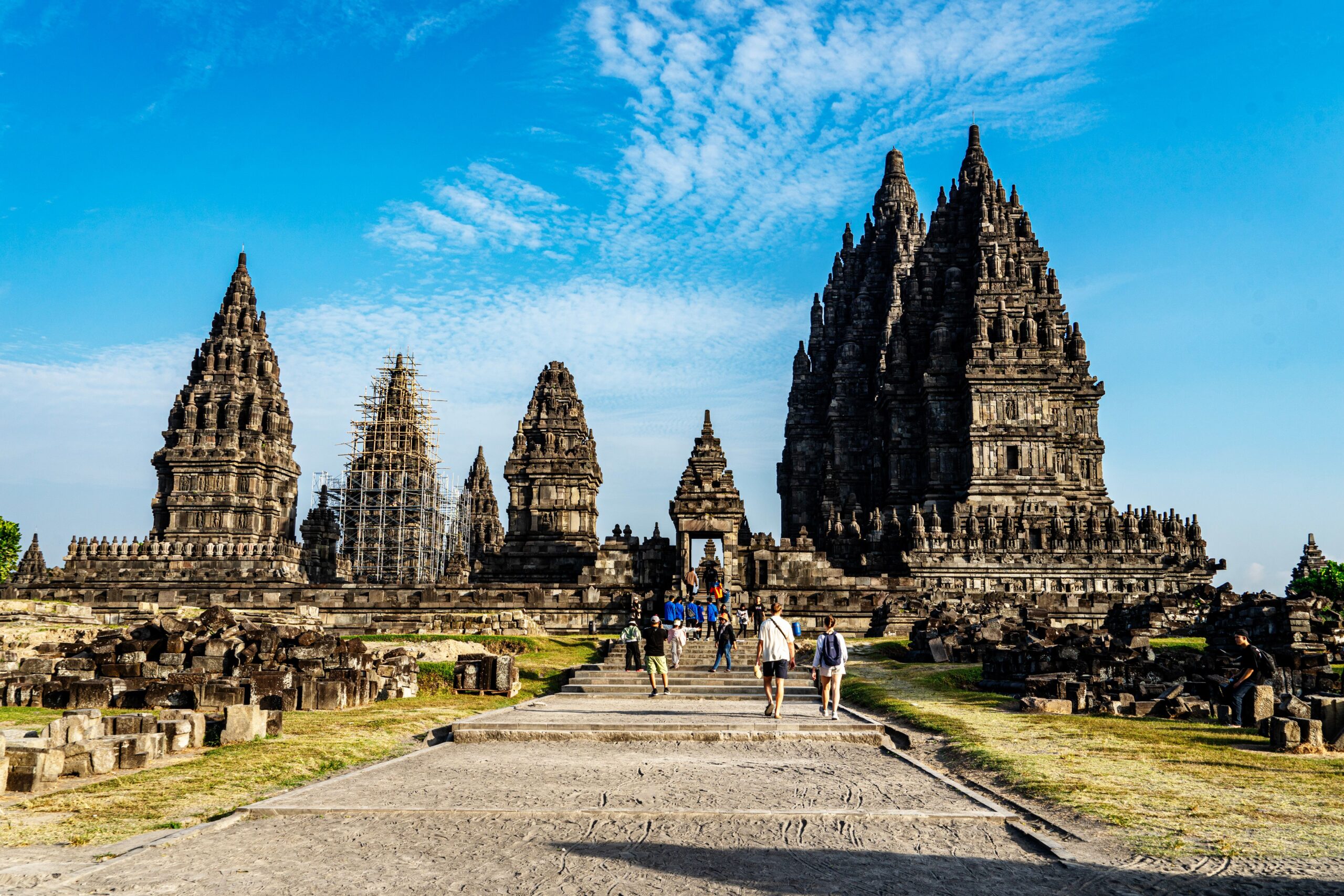 The Ultimate Bali Travel Itinerary: Sacred Temples, Waterfalls, and Beach Clubs