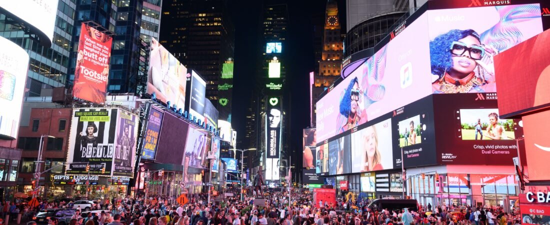 Times Square at Night: Why 221,457 People Visit Every Day