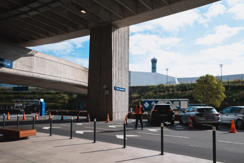 Private airport transfer arriving in Paris from Charles de Gaulle